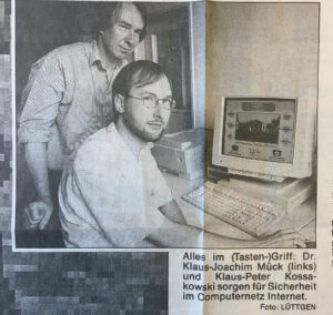 Alles begann mit einem Computerwurm – für Hans-Joachim Mück und Klaus-Peter Kossakowski (von links): Foto aus einer Reportage des Hamburger Abendblatts vom 25. August 1993 anlässlich der DFN-CERT-Gründung. Foto: Lüttgen