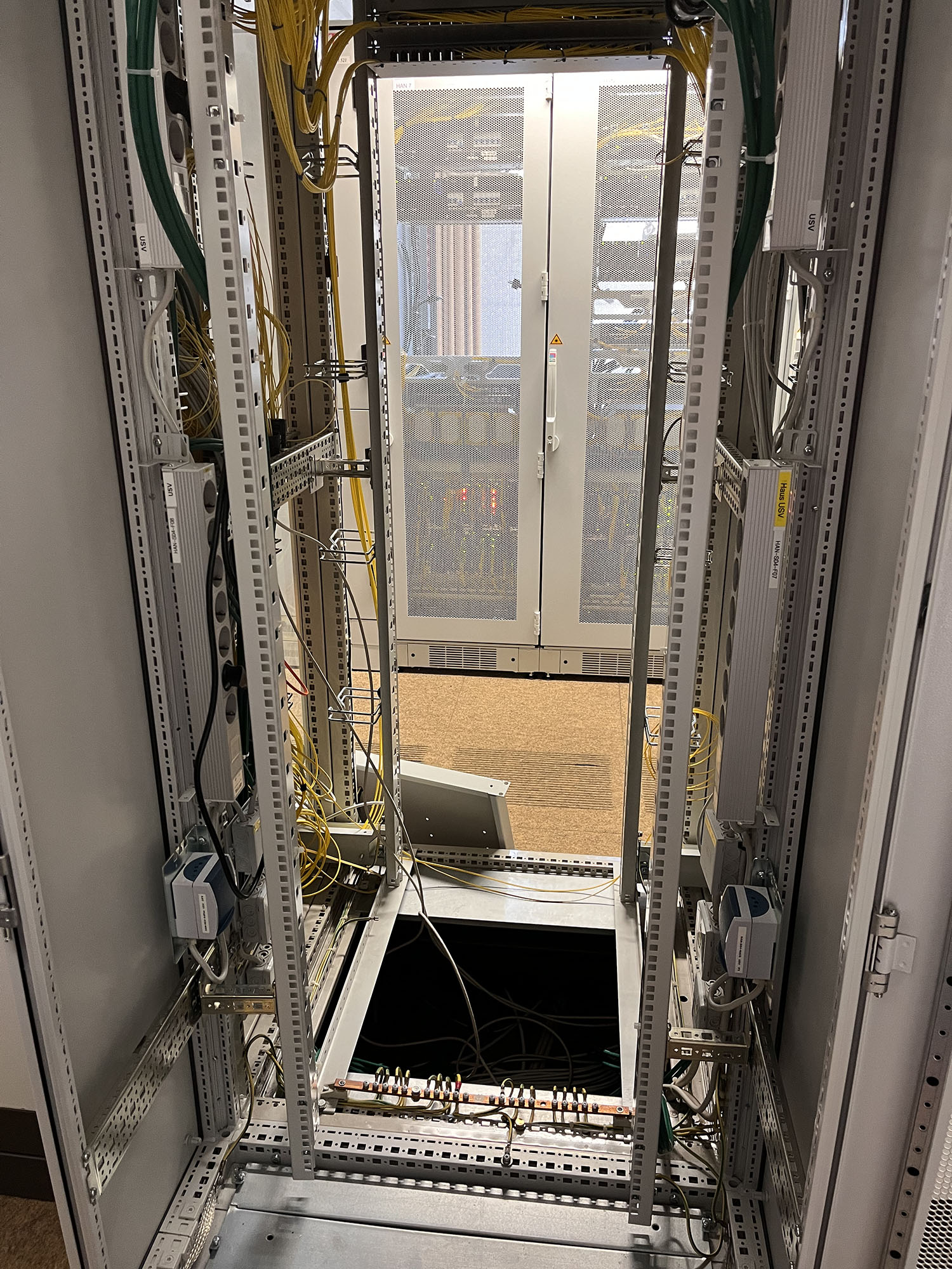 Der Netzwerkschrank in Vorbereitung